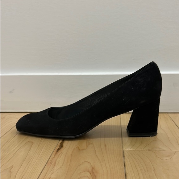 Stuart Weitzman Black Women's Shoes - Picture 3 of 3